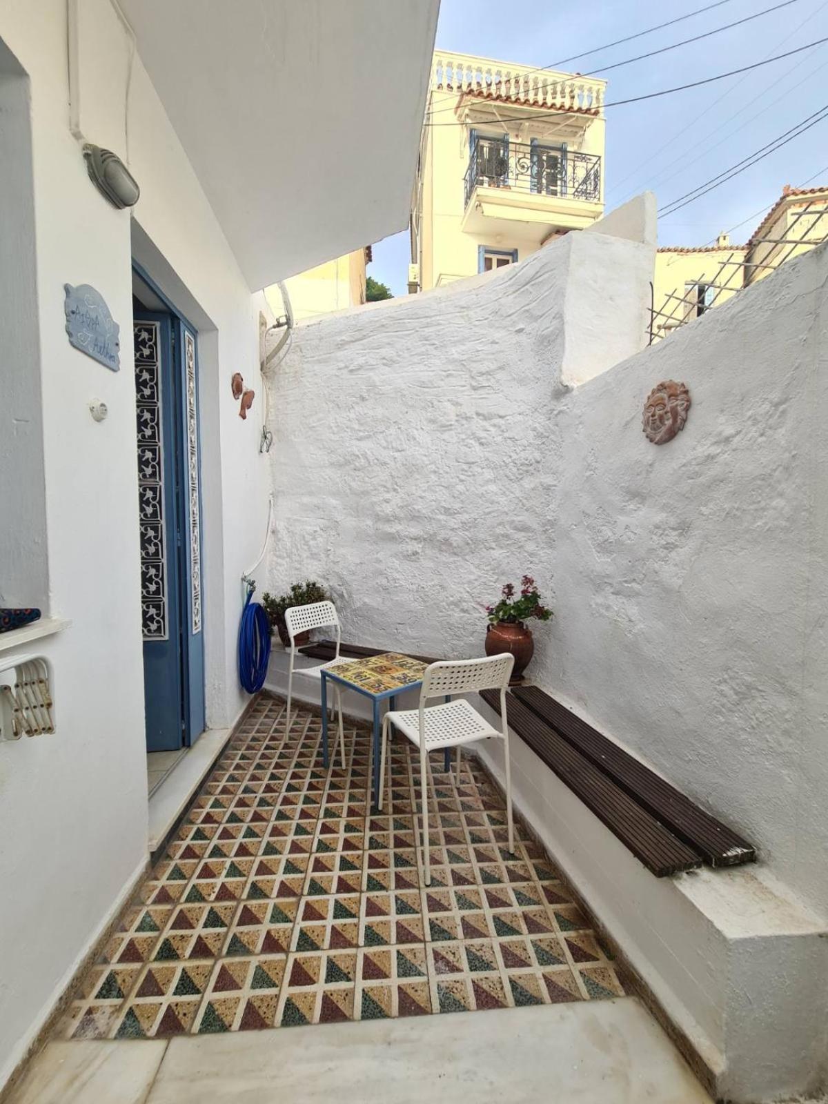 Aithra -Cosy Studio In Centre Of Poros Poros Town ภายนอก รูปภาพ